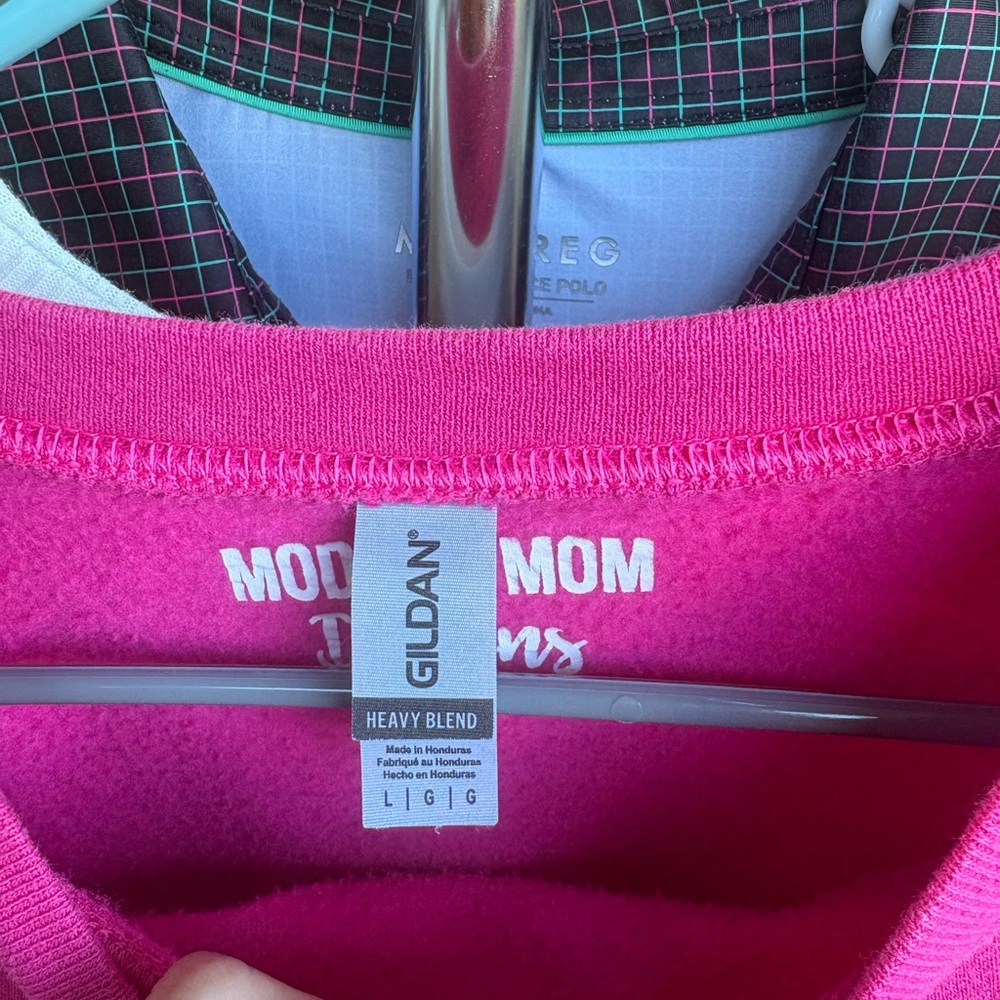 Gildan Vibrant Pink Heavy Blend Top